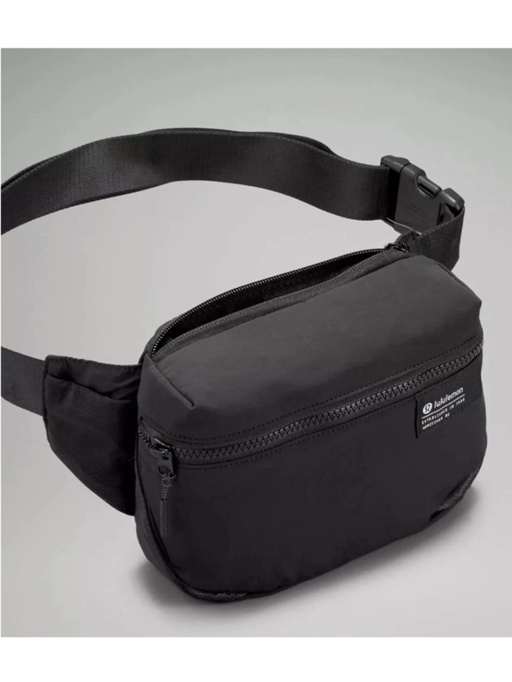 LULULEMON Clean Lines Belt Bag 2L in Black - Picture 2 of 16